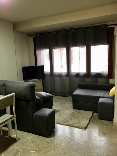 Apartament Encantador Al Centre De Vic Aptgarbi Luaran gambar
