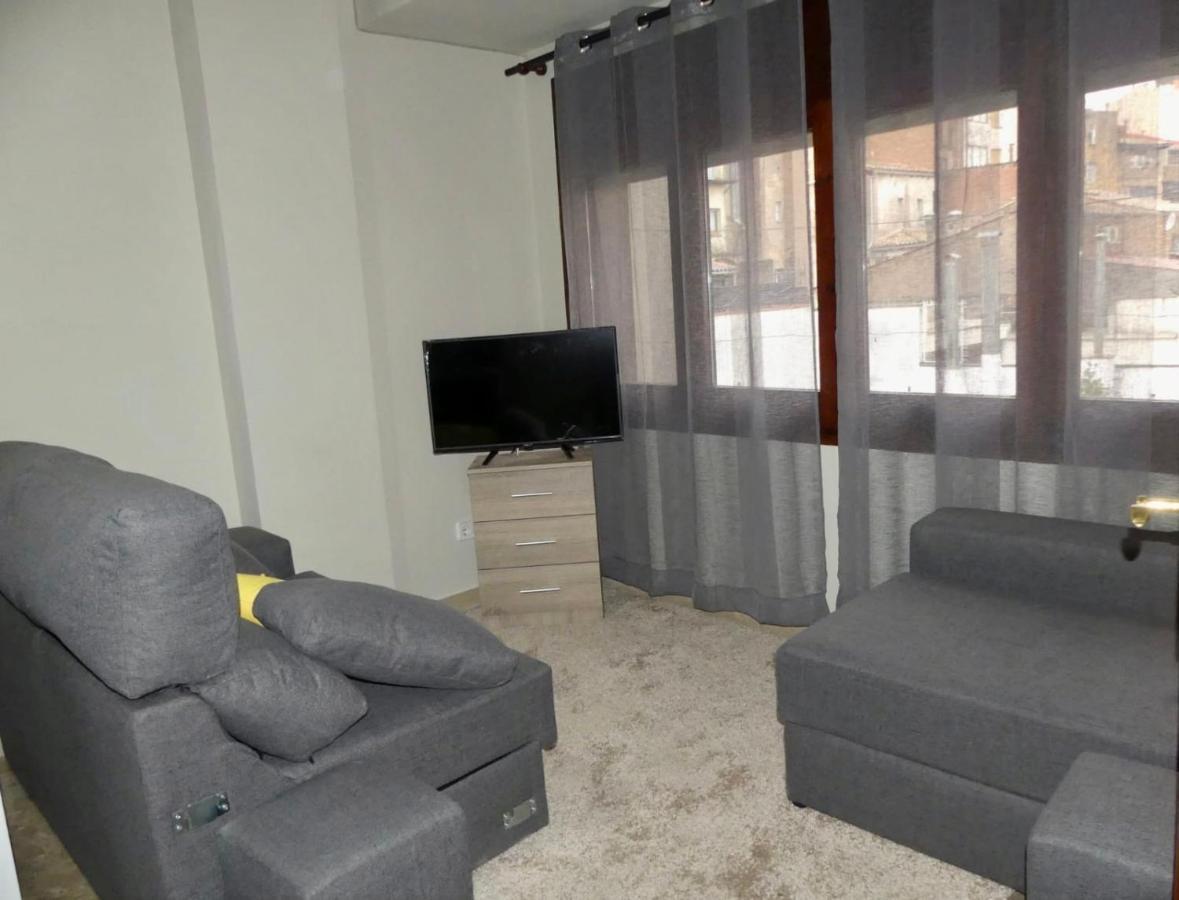 Apartament Encantador Al Centre De Vic Aptgarbi Luaran gambar