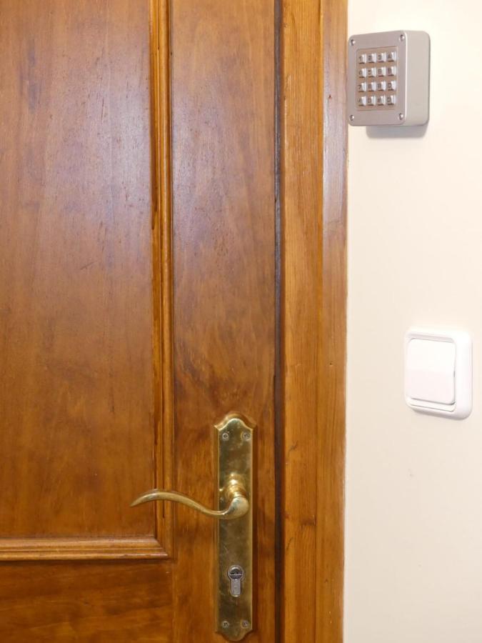 Apartament Encantador Al Centre De Vic Aptgarbi Luaran gambar