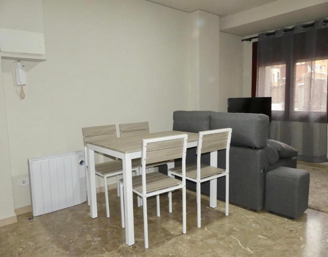 Apartament Encantador Al Centre De Vic Aptgarbi Luaran gambar